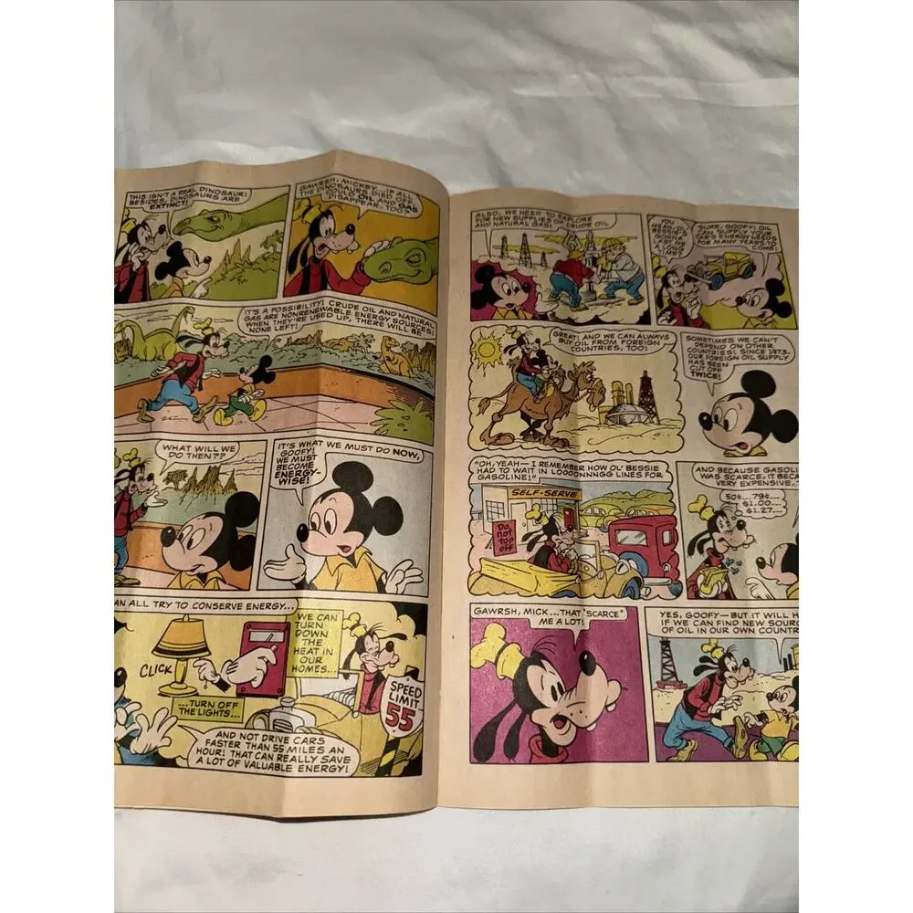 1985 Disney World Epcot Mickey Goofy Explore the Universe of Energy Exxon Comic